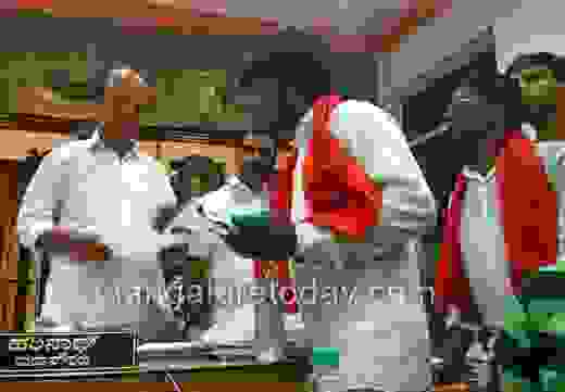 Tulumada Rakshana Vedike stages protest  3